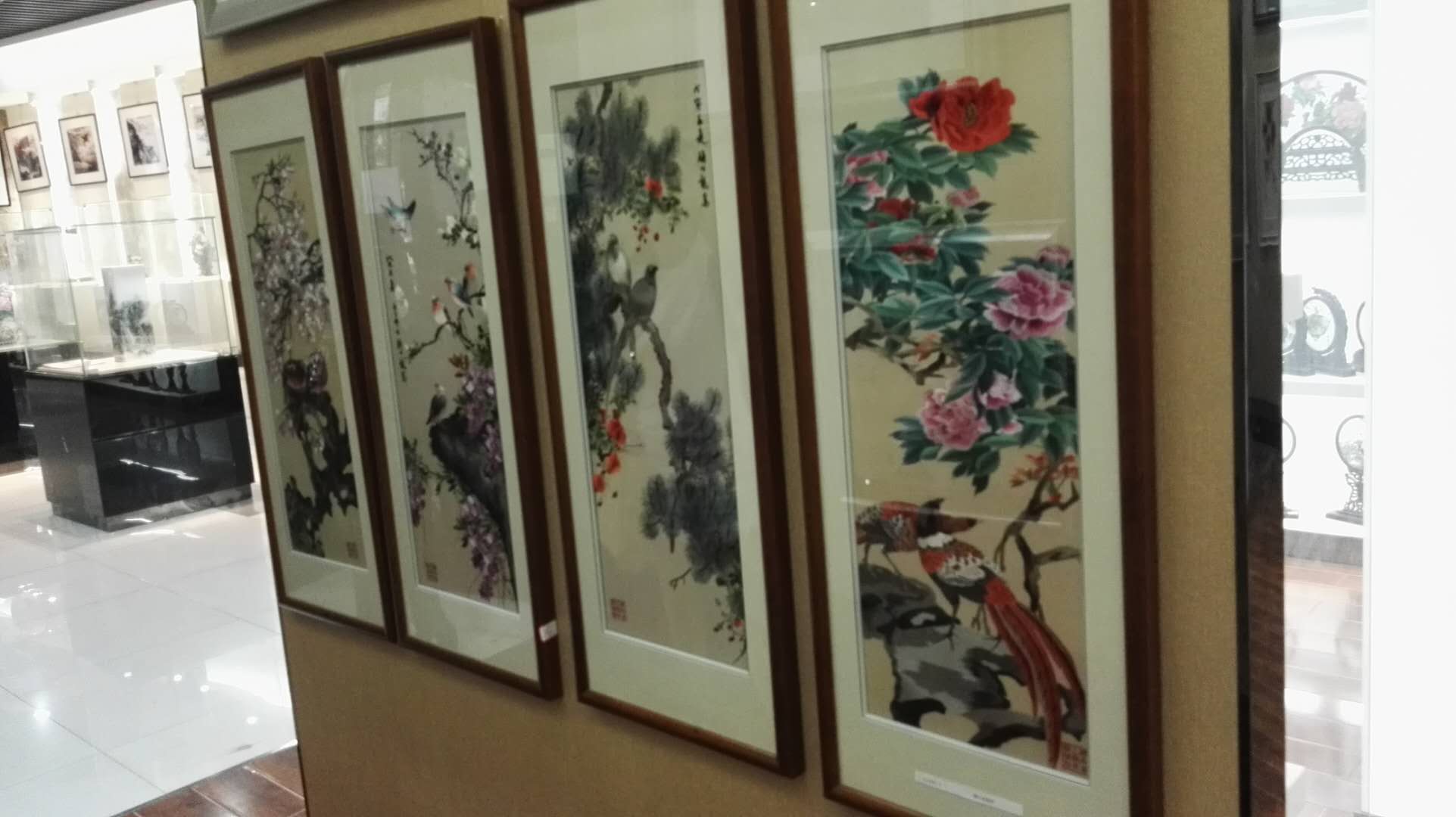 雪峰花開·福耀星城 易曉明書畫藝術展暨湖南省工藝美術品免費參觀實踐活動側記